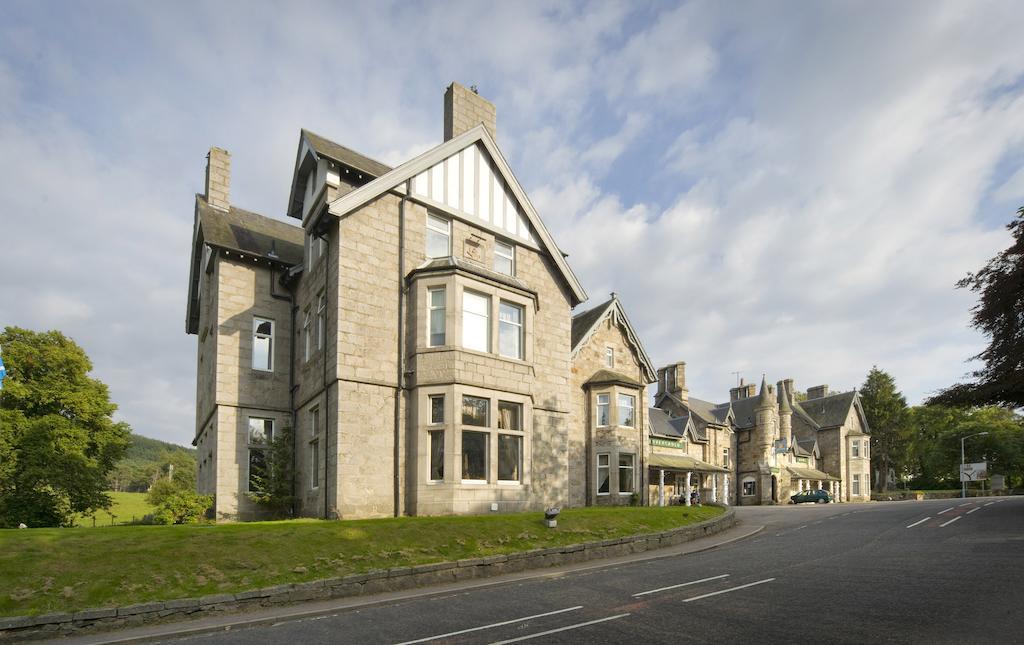 The Invercauld Arms Hotel Баллатер Экстерьер фото