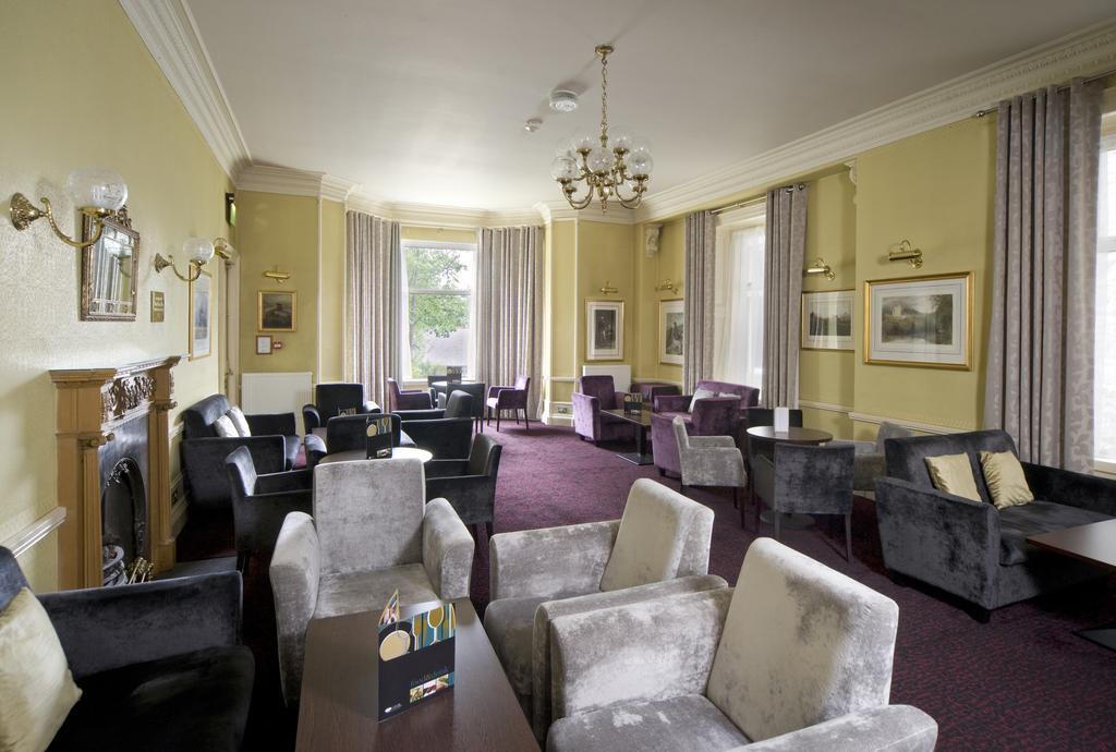 The Invercauld Arms Hotel Баллатер Экстерьер фото