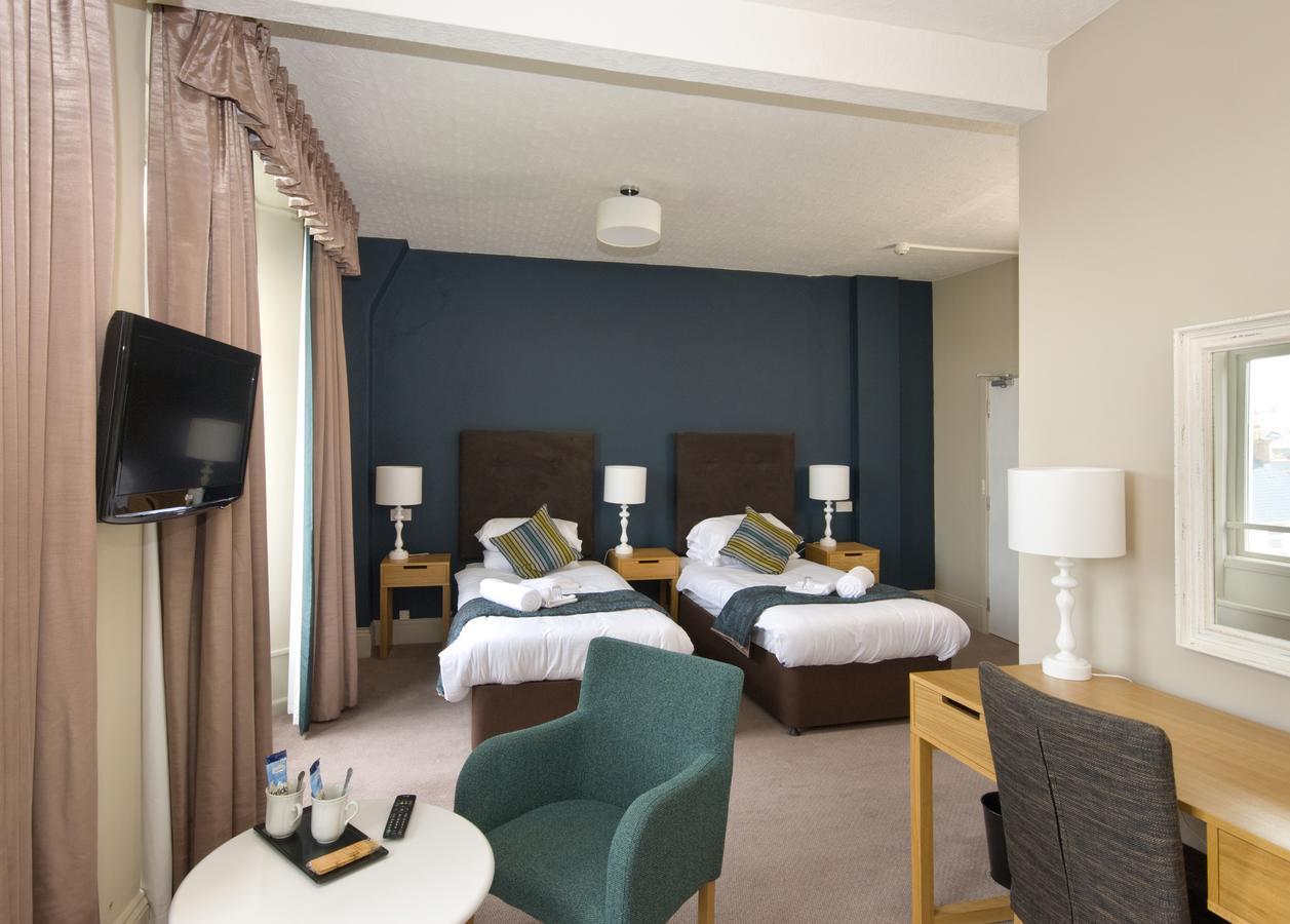 The Invercauld Arms Hotel Баллатер Экстерьер фото