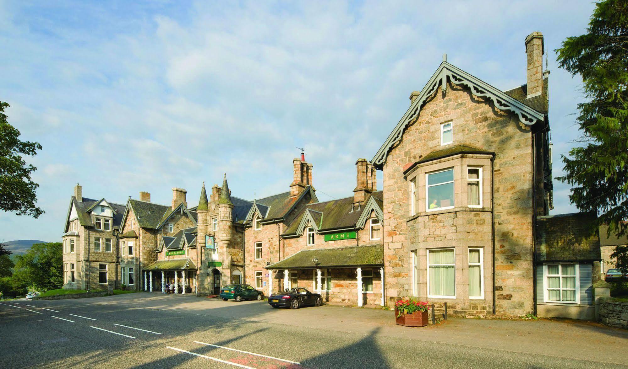 The Invercauld Arms Hotel Баллатер Экстерьер фото