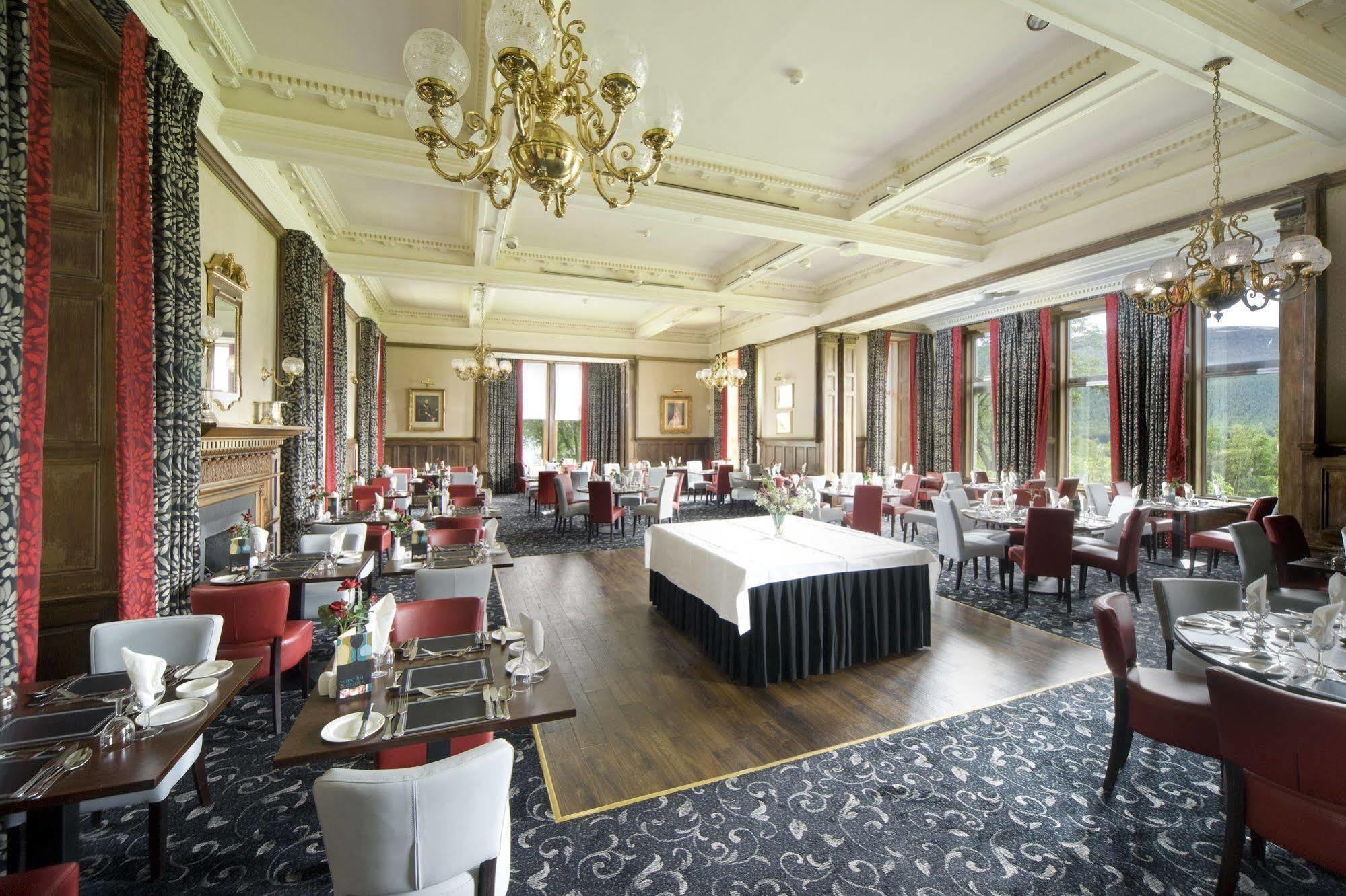 The Invercauld Arms Hotel Баллатер Экстерьер фото