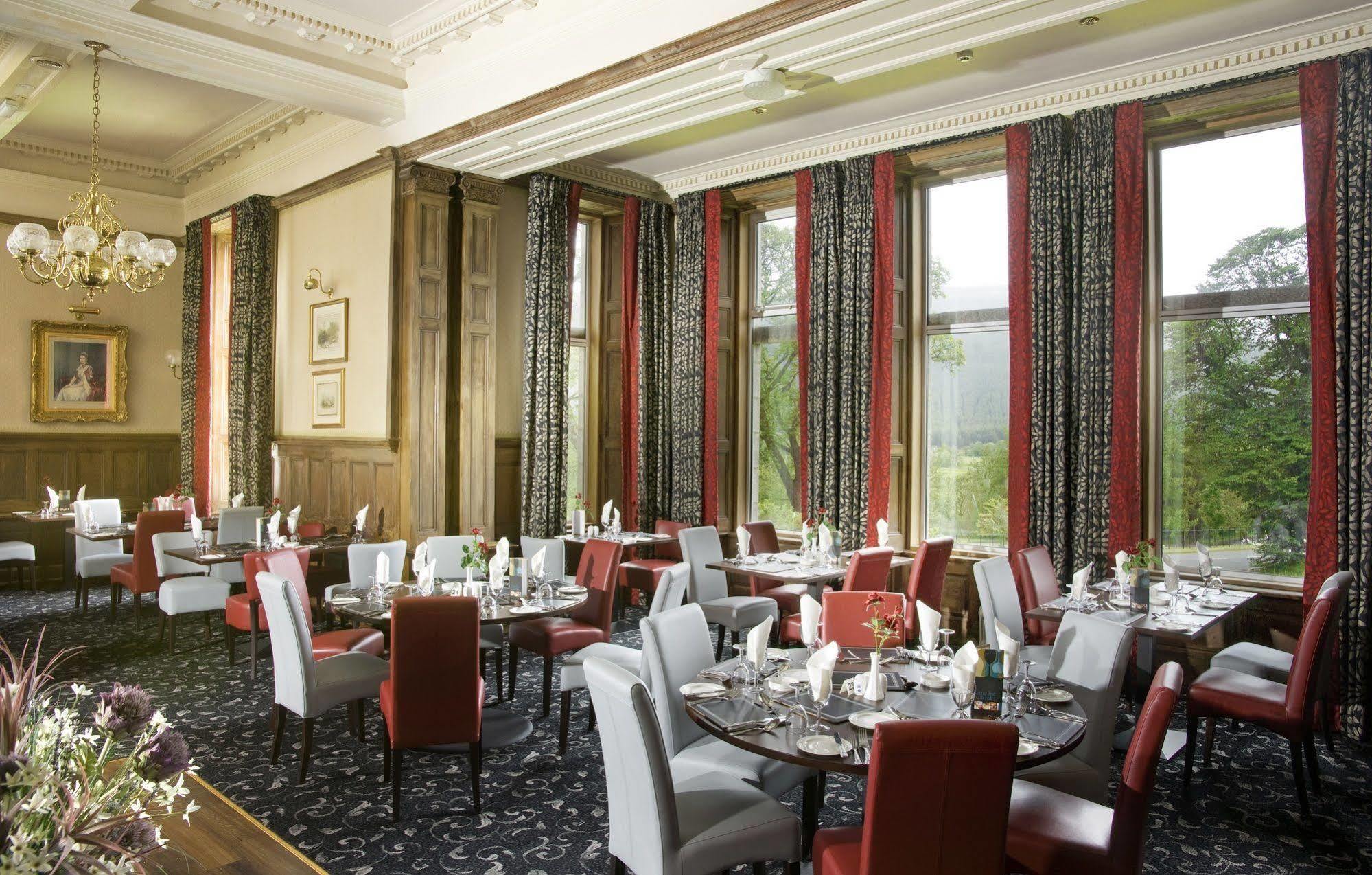 The Invercauld Arms Hotel Баллатер Экстерьер фото