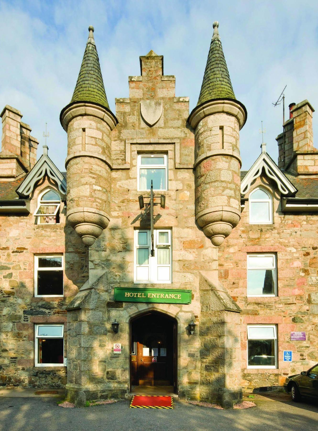 The Invercauld Arms Hotel Баллатер Экстерьер фото