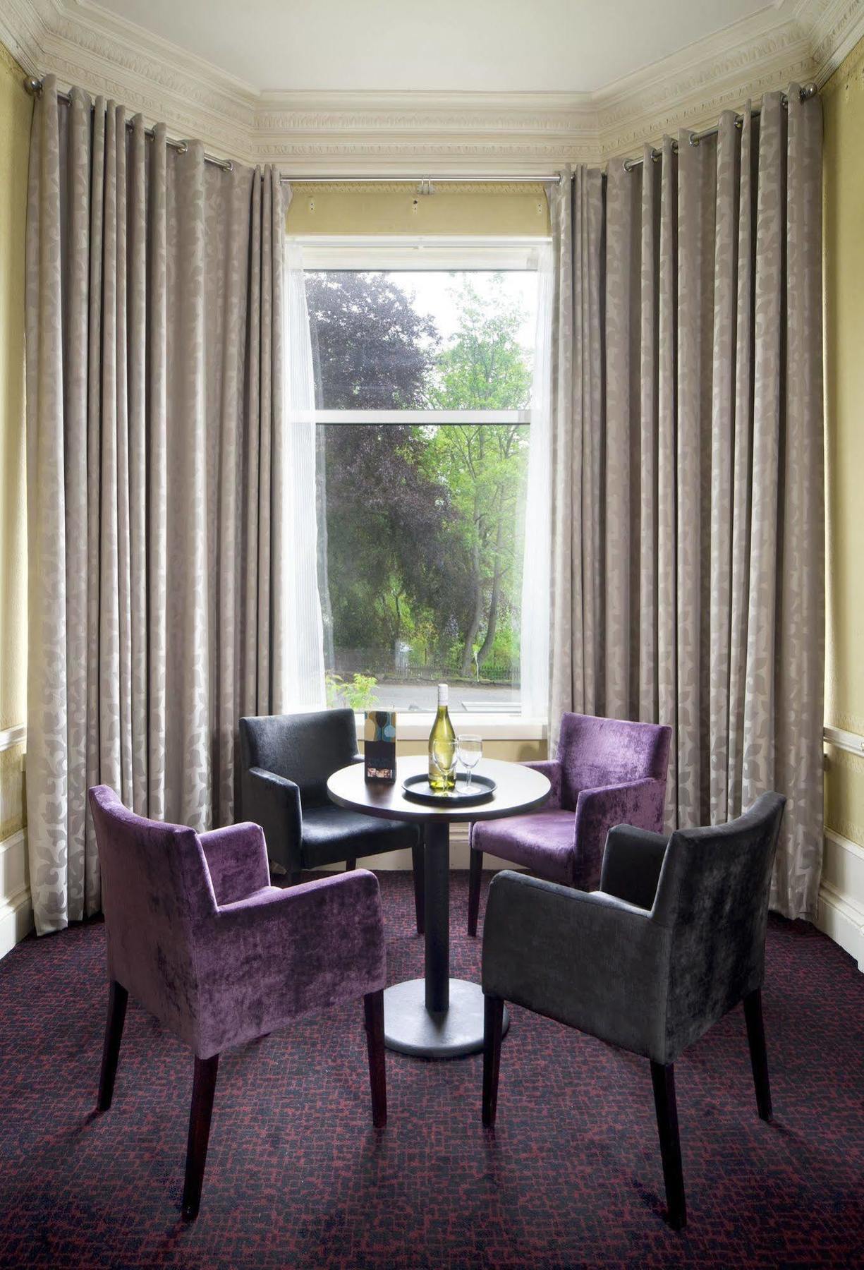 The Invercauld Arms Hotel Баллатер Экстерьер фото